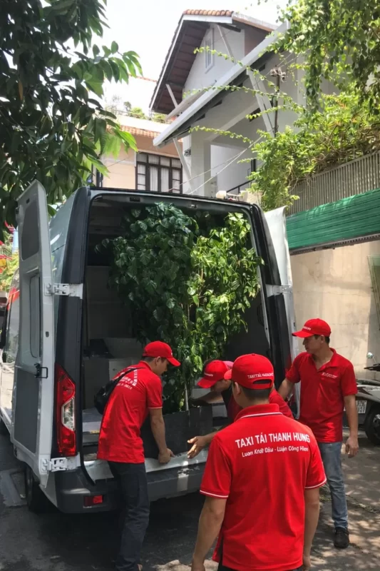 Nhân viên Thành Hưng đóng gói chuyển nhà trọn gói